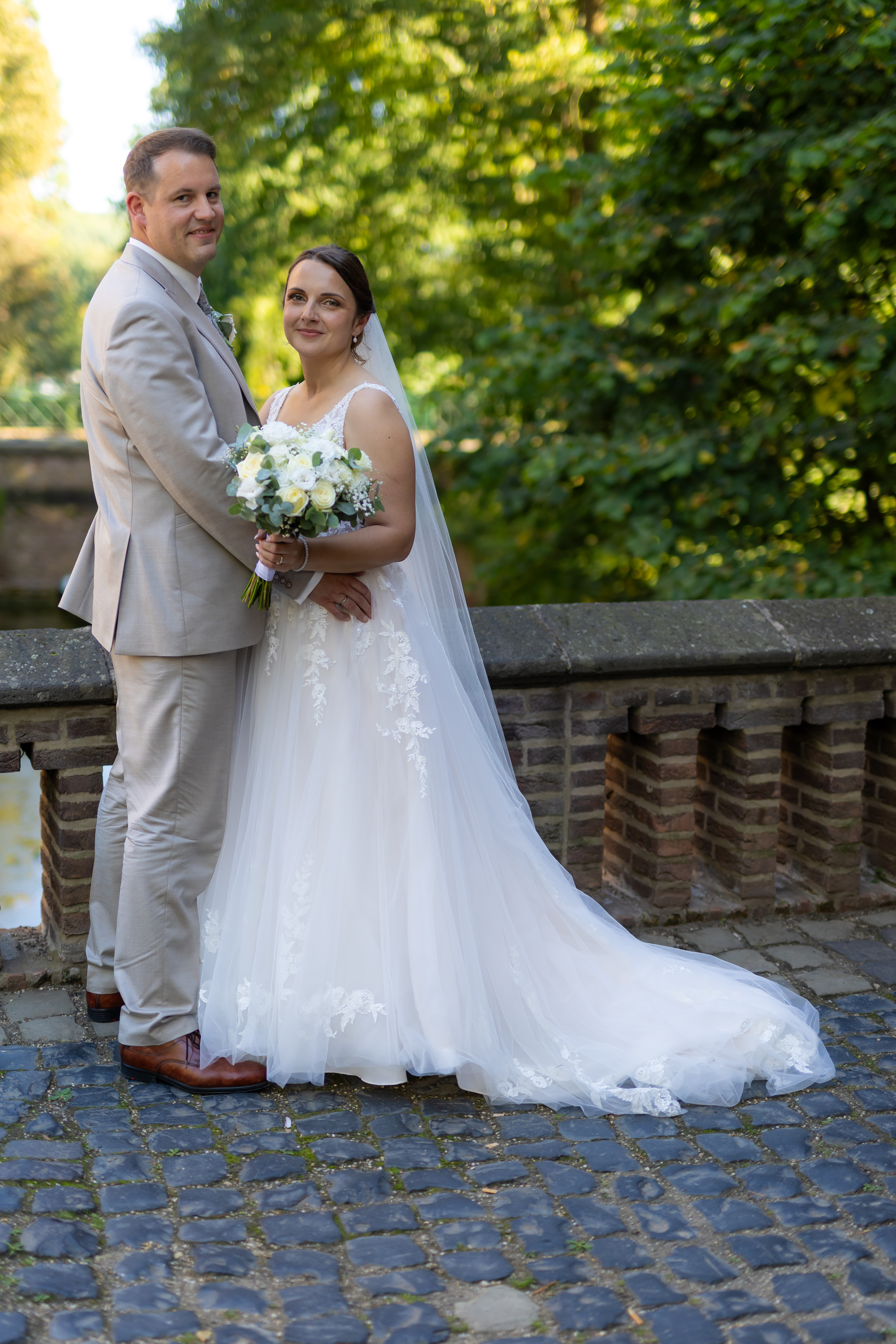 Farbaufnahme eines Hochzeitspaares